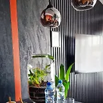 Rock & Roll 33 아파트